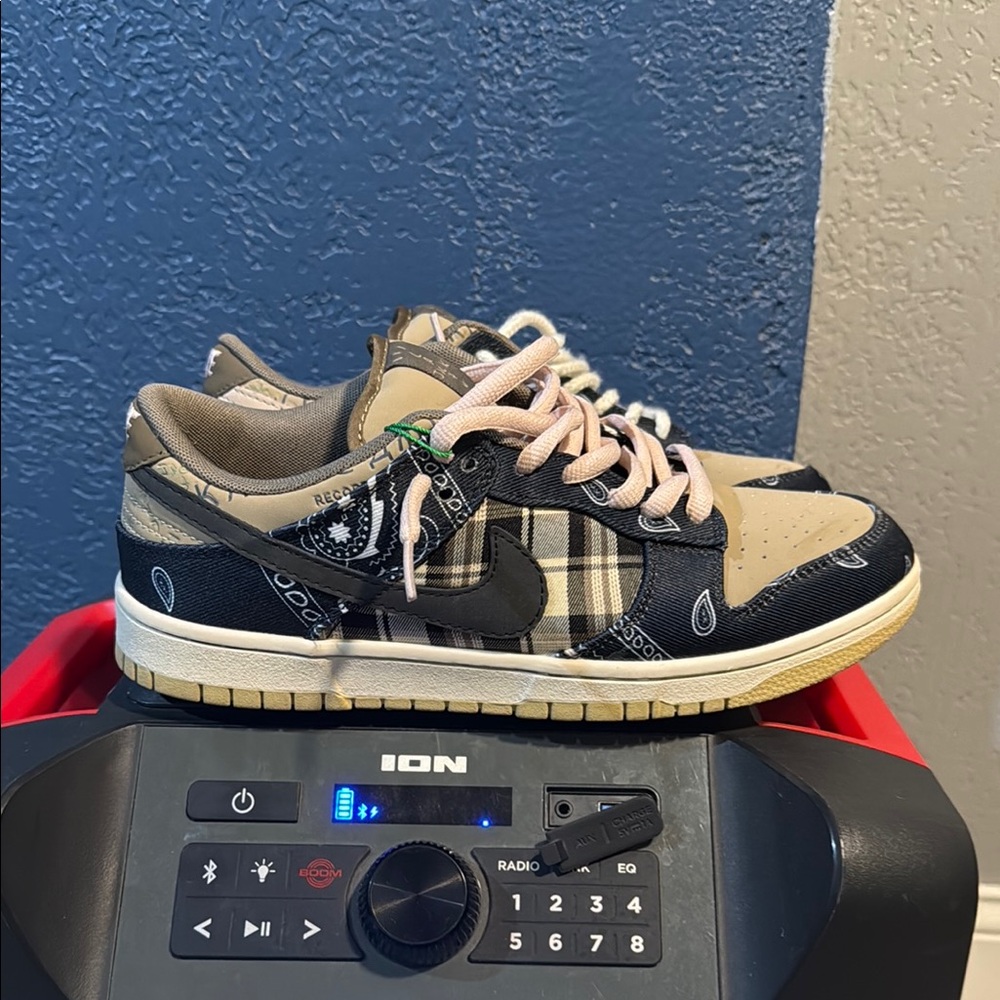 Travis scoot dunks - Picture 3 of 3